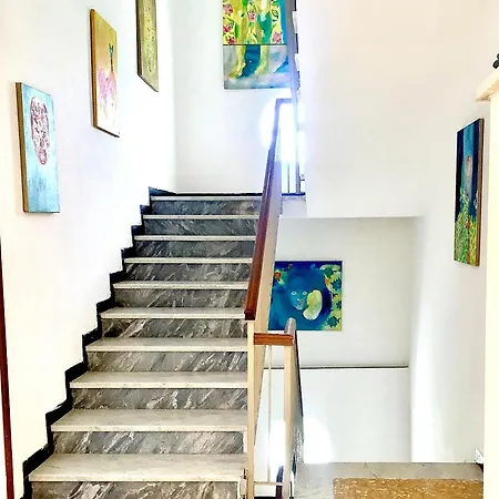 Artists' Near Cinque Terre - 4 Bedrooms, Large Terrace, Great Views بيت للعطل *