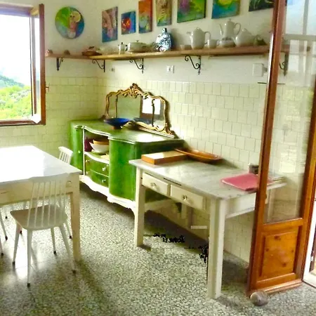 Artists' Near Cinque Terre - 4 Bedrooms, Large Terrace, Great Views بيت للعطل *