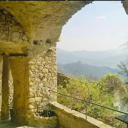 Artists' Near Cinque Terre - 4 Bedrooms, Large Terrace, Great Views *