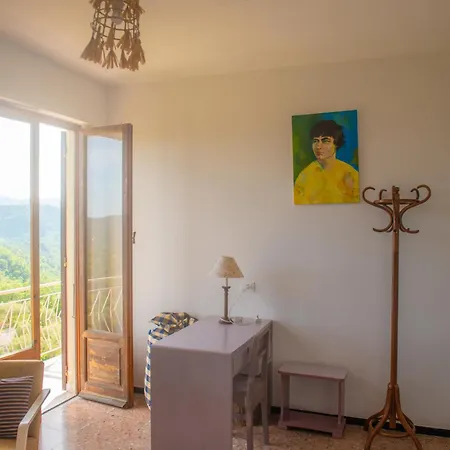 Artists' Near Cinque Terre - 4 Bedrooms, Large Terrace, Great Views بيت للعطل *