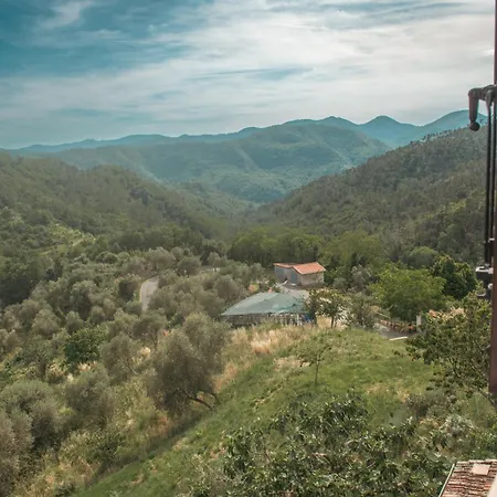 Artists' Near Cinque Terre - 4 Bedrooms, Large Terrace, Great Views *