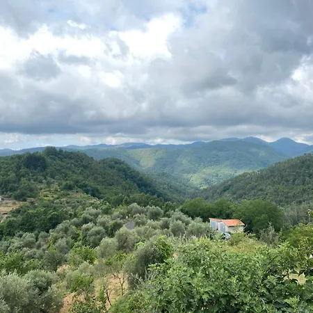 Artists' Near Cinque Terre - 4 Bedrooms, Large Terrace, Great Views Feriehus
