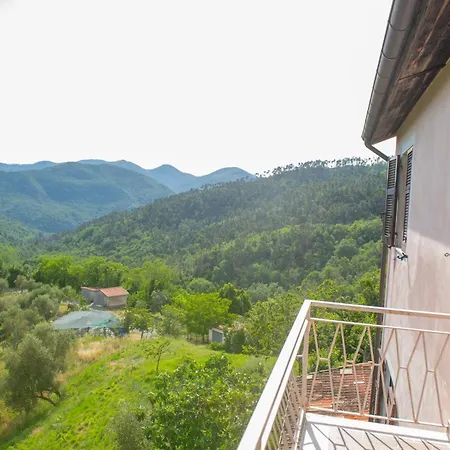 Artists' Near Cinque Terre - 4 Bedrooms, Large Terrace, Great Views