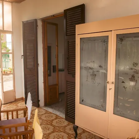 Artists' Near Cinque Terre - 4 Bedrooms, Large Terrace, Great Views بيت للعطل *