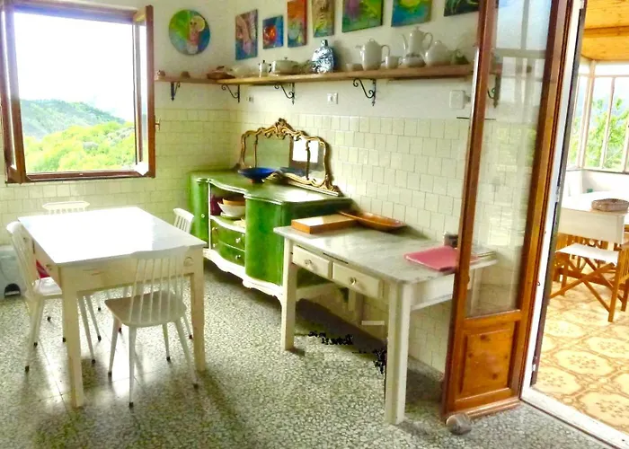 Artists' Near Cinque Terre - 4 Bedrooms, Large Terrace, Great Views Tatil Evi *