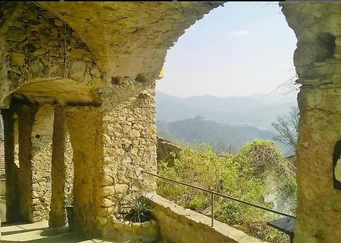 Artists' Near Cinque Terre - 4 Bedrooms, Large Terrace, Great Views *